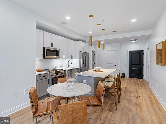 4th image of 1229 King St #302