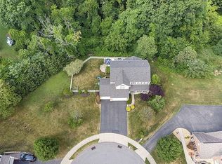 306 Beagle Ct, Coraopolis, PA 15108