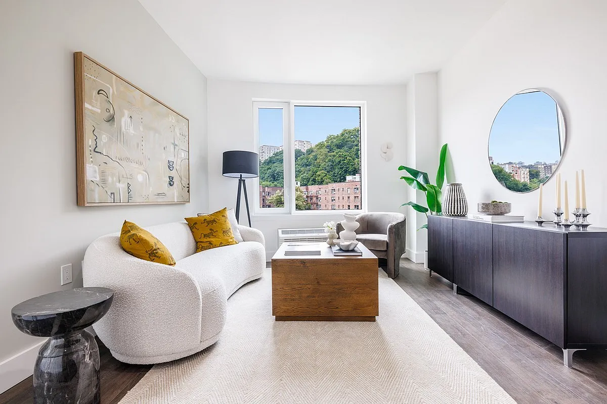 4568 Broadway PHM