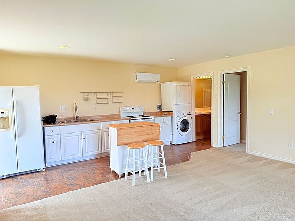 2nd image of 158 Midbury Hill Rd #B