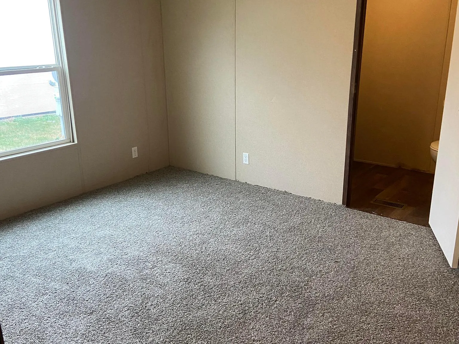 3 bed, 1200 sqft, $1,200 — Photo 4