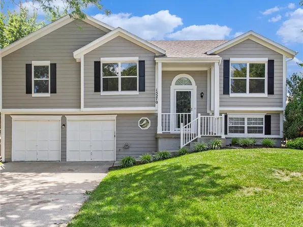 15270 S Sturgeon Dr, Olathe, KS 66062