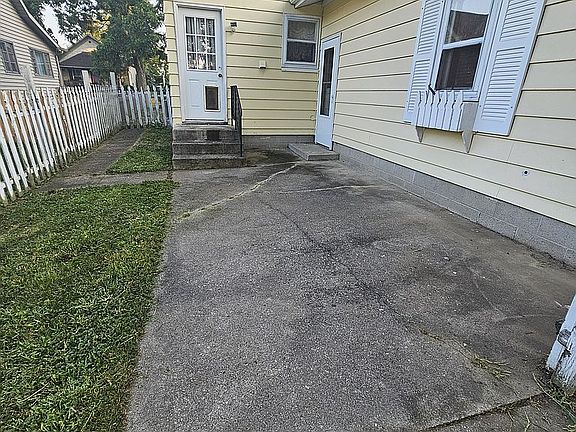 4th image of 411 E South St