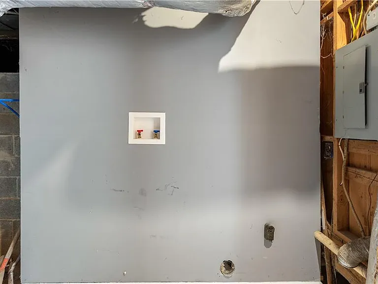 2866 Highland Dr SE — Photo 23