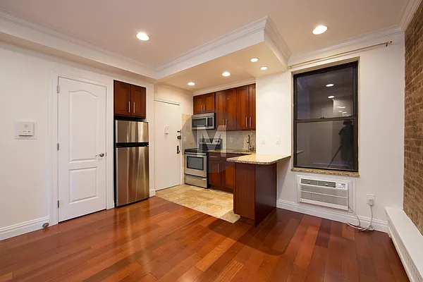 Rented by Kaden Realty | media 7