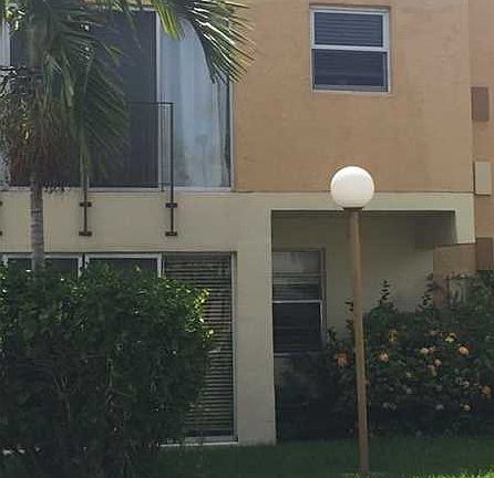 3rd image of 9300 W Flagler St APT 217C