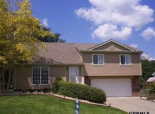 398 Cleveland Cir, Elkhorn, NE 68022