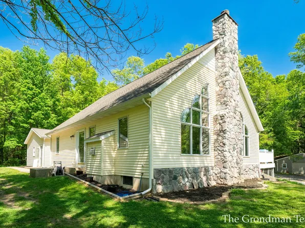 3631 Pepper Ln, Hamilton, MI 49419