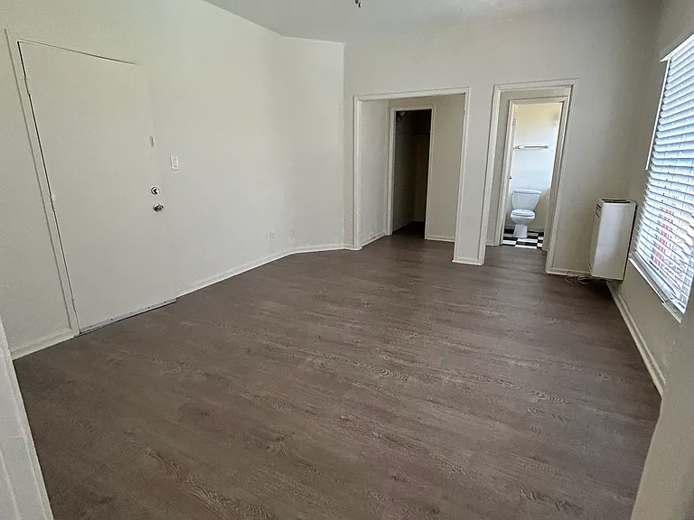 4367 Oakwood Ave #206 — Photo 5