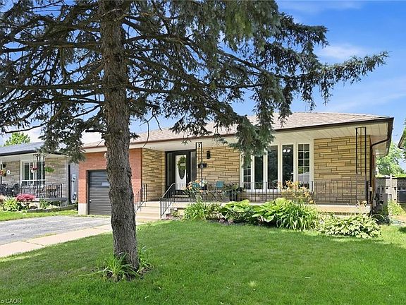 3rd image of 15 Edgar Dr