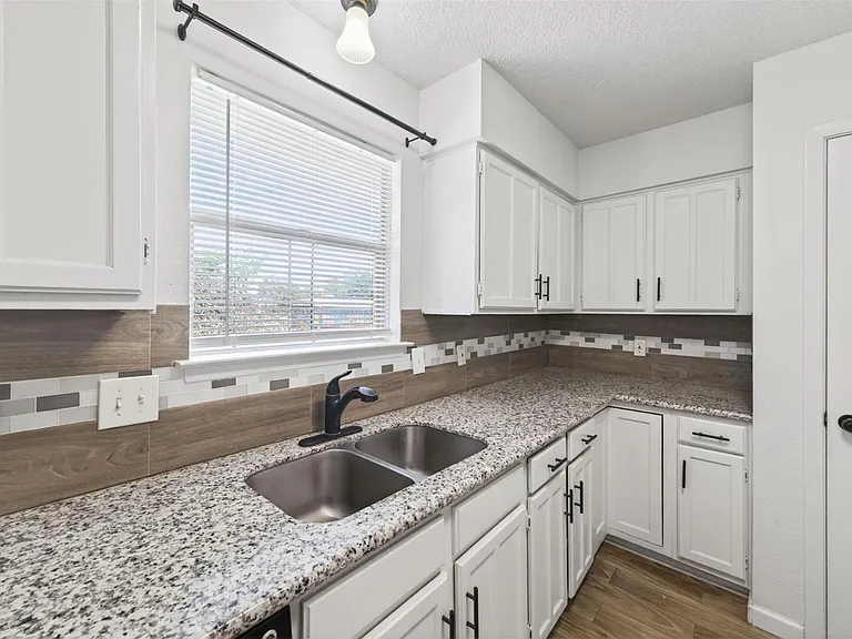 17002 Dew Drop Ln — Photo 10
