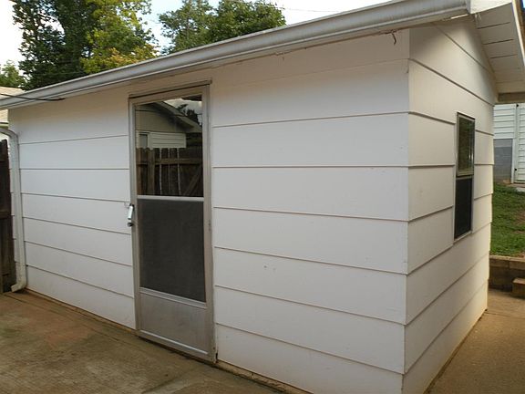 5th image of 106 E Clough Dr