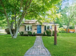 32 Starlight Dr, East Islip, NY 11730