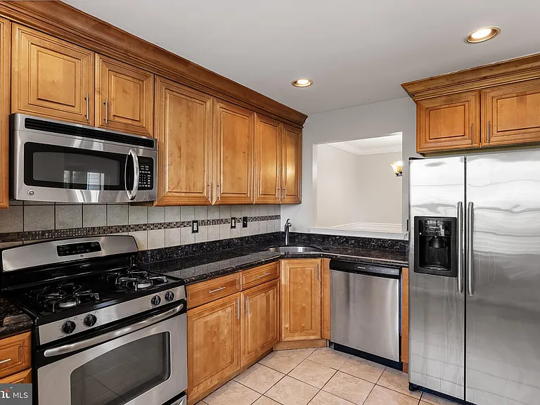 419 Atlanta Ct — Photo 11