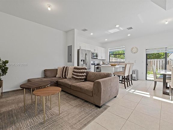 5th image of 20655 NE 7th Pl