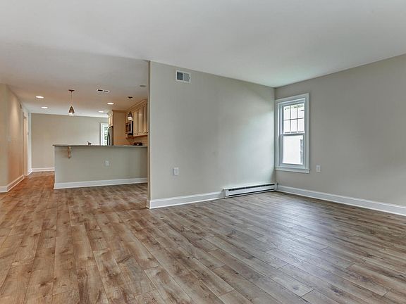4th image of 132 Buckingham Dr