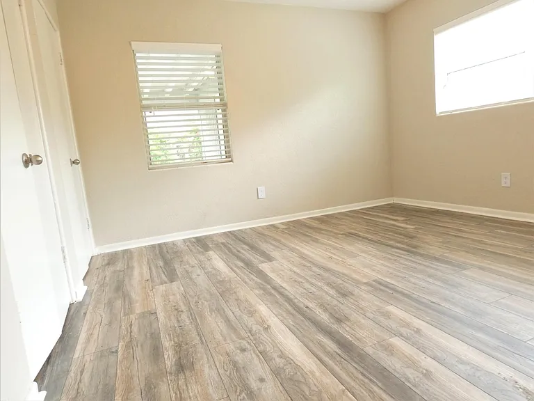 1225 E Gore St — Photo 6