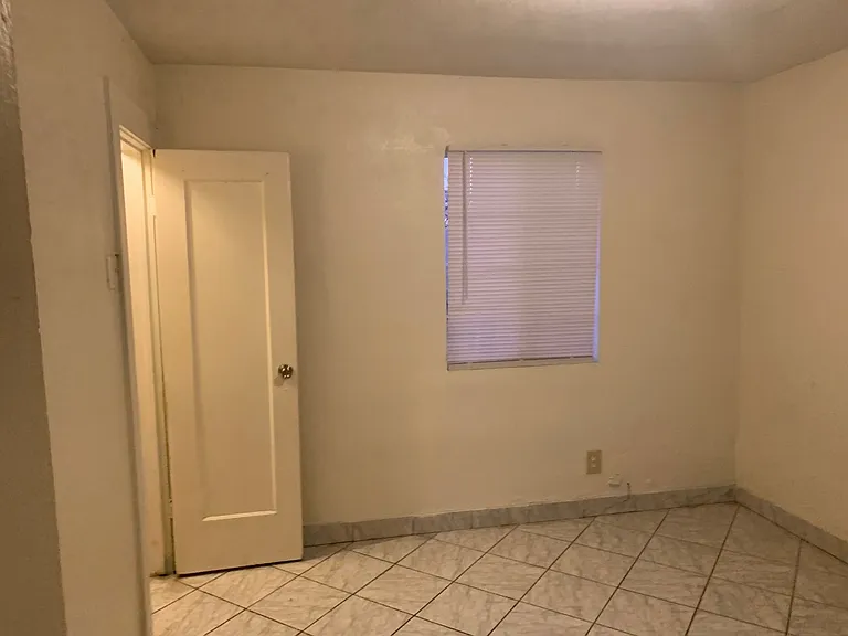 1815 Potomac Ave — Photo 9