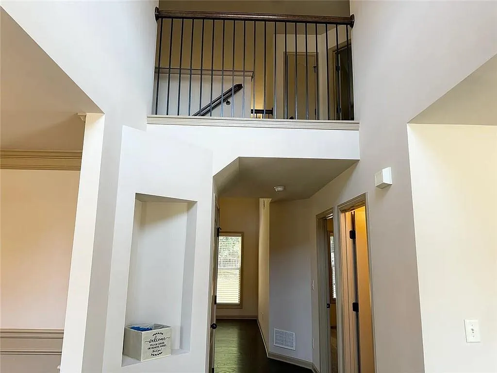 5 bed, 3.0 bath, 2587 sqft, $2,800 — Photo 4