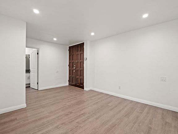 2nd image of 5334 Lindley Ave