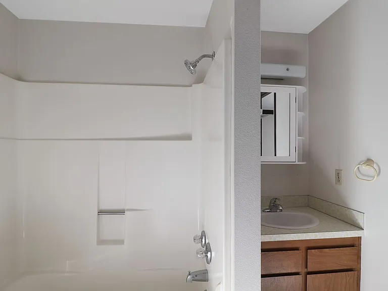 Idylewood Apartments — Photo 8