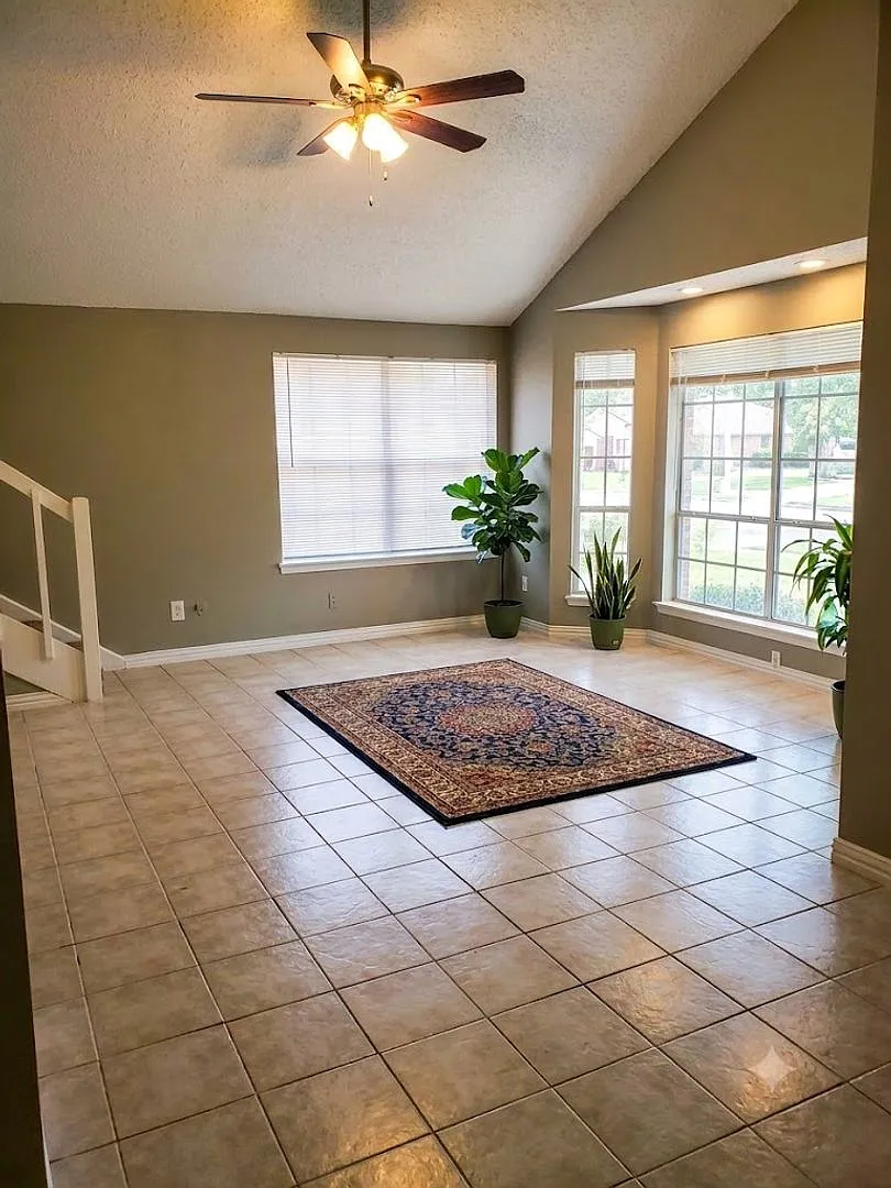 Beautiful 4 Bedroom Home in Houston / Nice Backyard — Photo 2