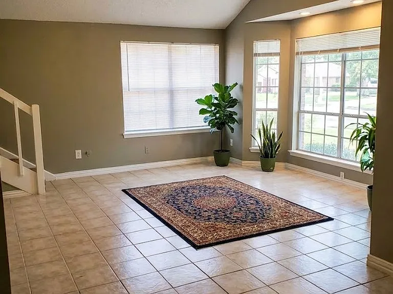 17010 Pastoria Dr — Photo 2