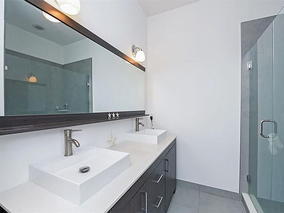 5th image of 4363 NE 1st Terrace #14