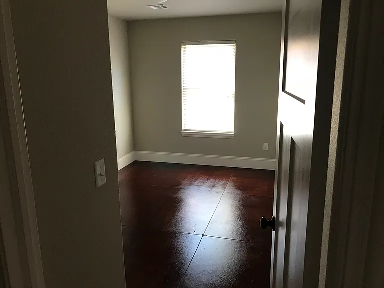540 N Doris St — Photo 10