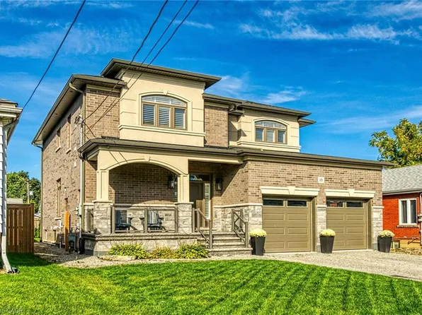 18 David Ave, Hamilton, ON L9A 3V1