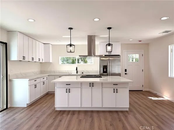 18756 Cohasset St, Reseda, CA 91335