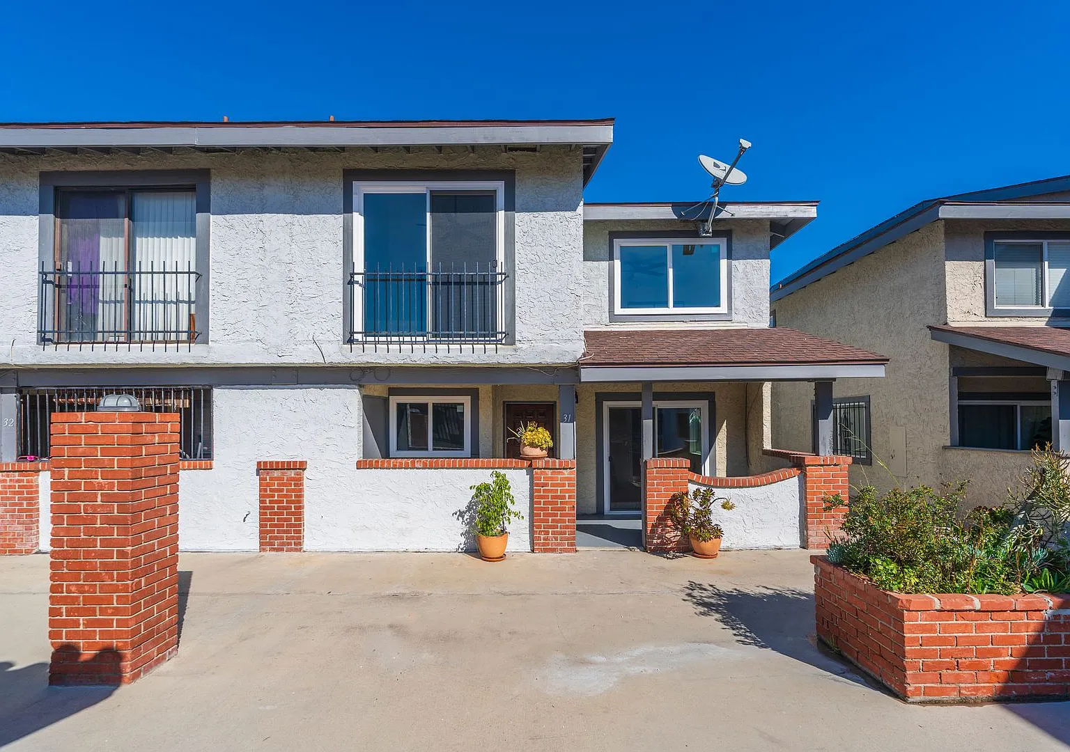 Beautifully Remodeled 3-Bedroom, 3-Bath Gardena Condo with Open-Concept Living — Photo 4