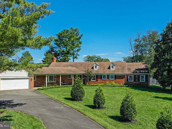 2nd image of 9492 Fostern Ln