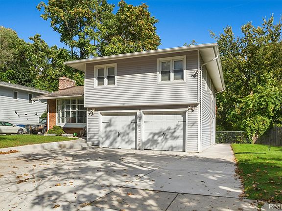 3rd image of 4013 Greenbrook Ln