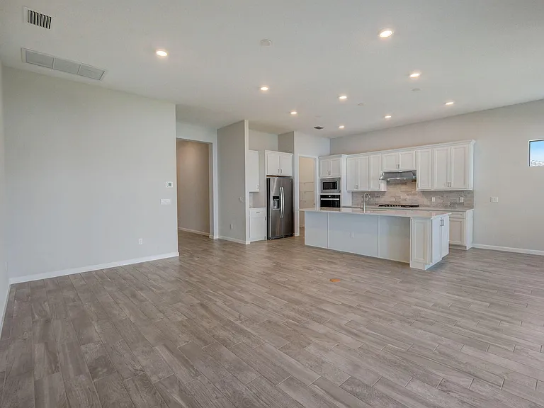 837 SE Courances Dr — Photo 6