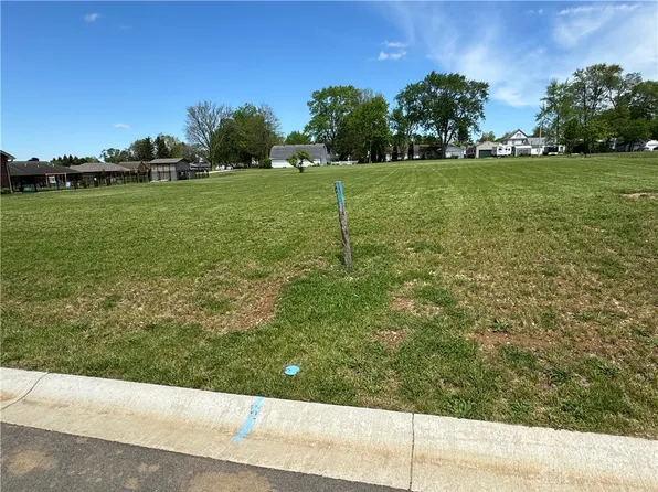 104 W Franklin St, Pleasant Hill, OH 45359