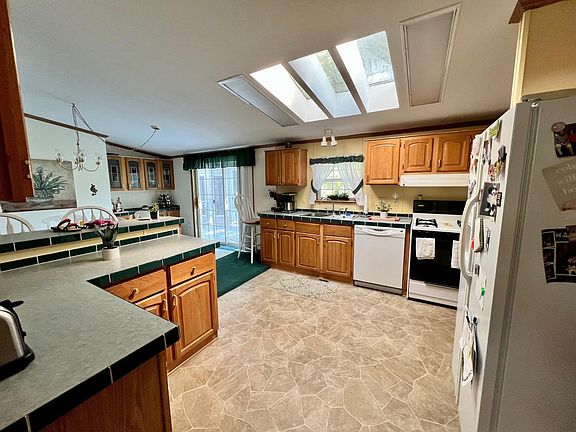 3rd image of 146 Cambrian Dr #43