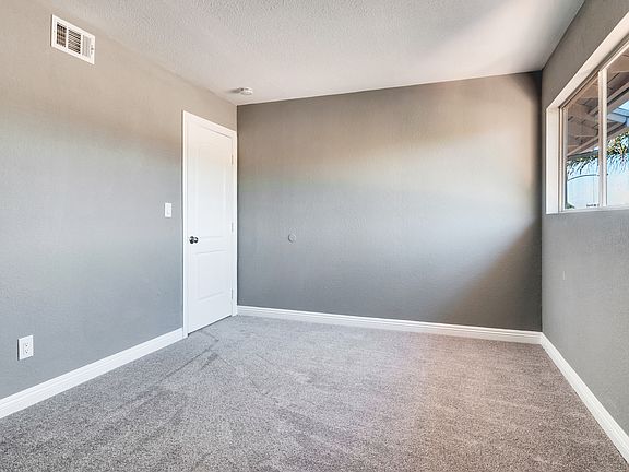 5th image of 304 Ballena Dr