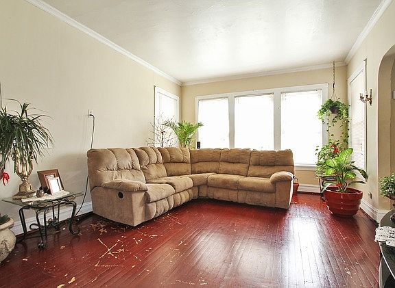2nd image of 4007 W Argyle St