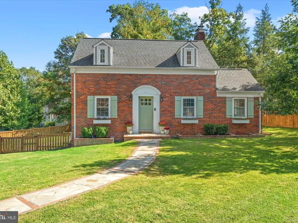 816 Chalfonte Dr, Alexandria, VA 22305
