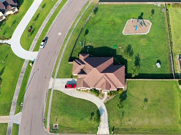 1-acre lot w fenced backyard