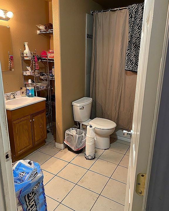 2nd image of 809 Oakcrest Ct SE