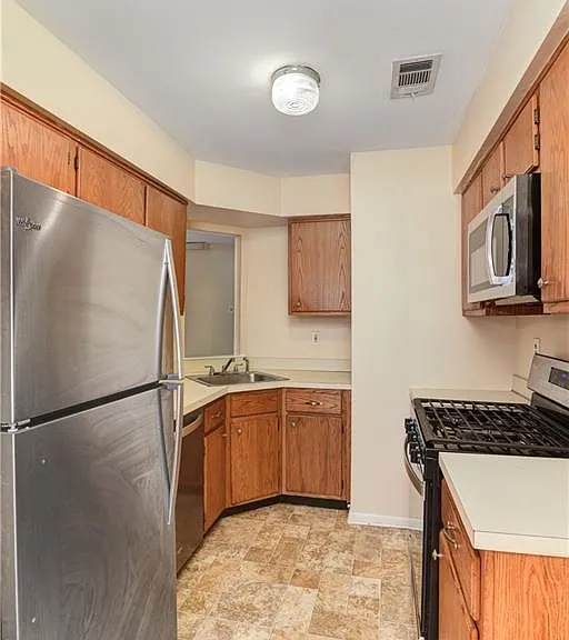 1068 Schmidt Ln — Photo 16