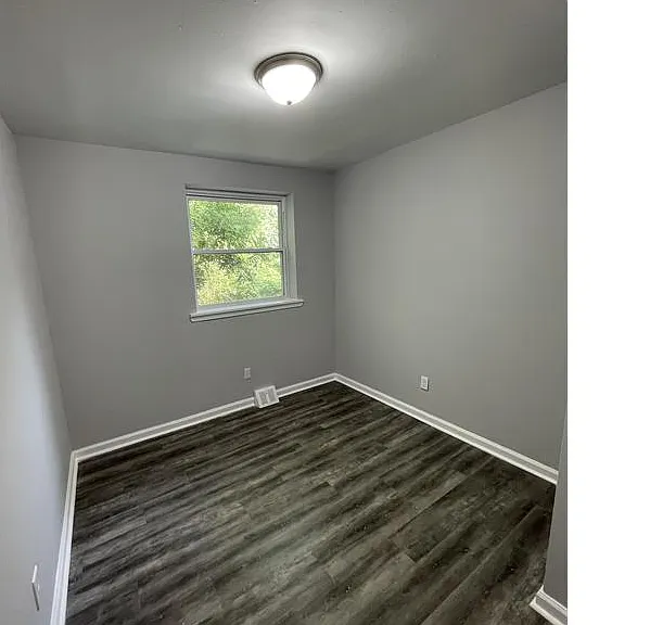 261 E Haines St — Photo 10