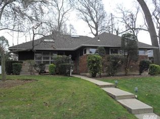 564 Mohawk Rd, West Hempstead, NY 11552