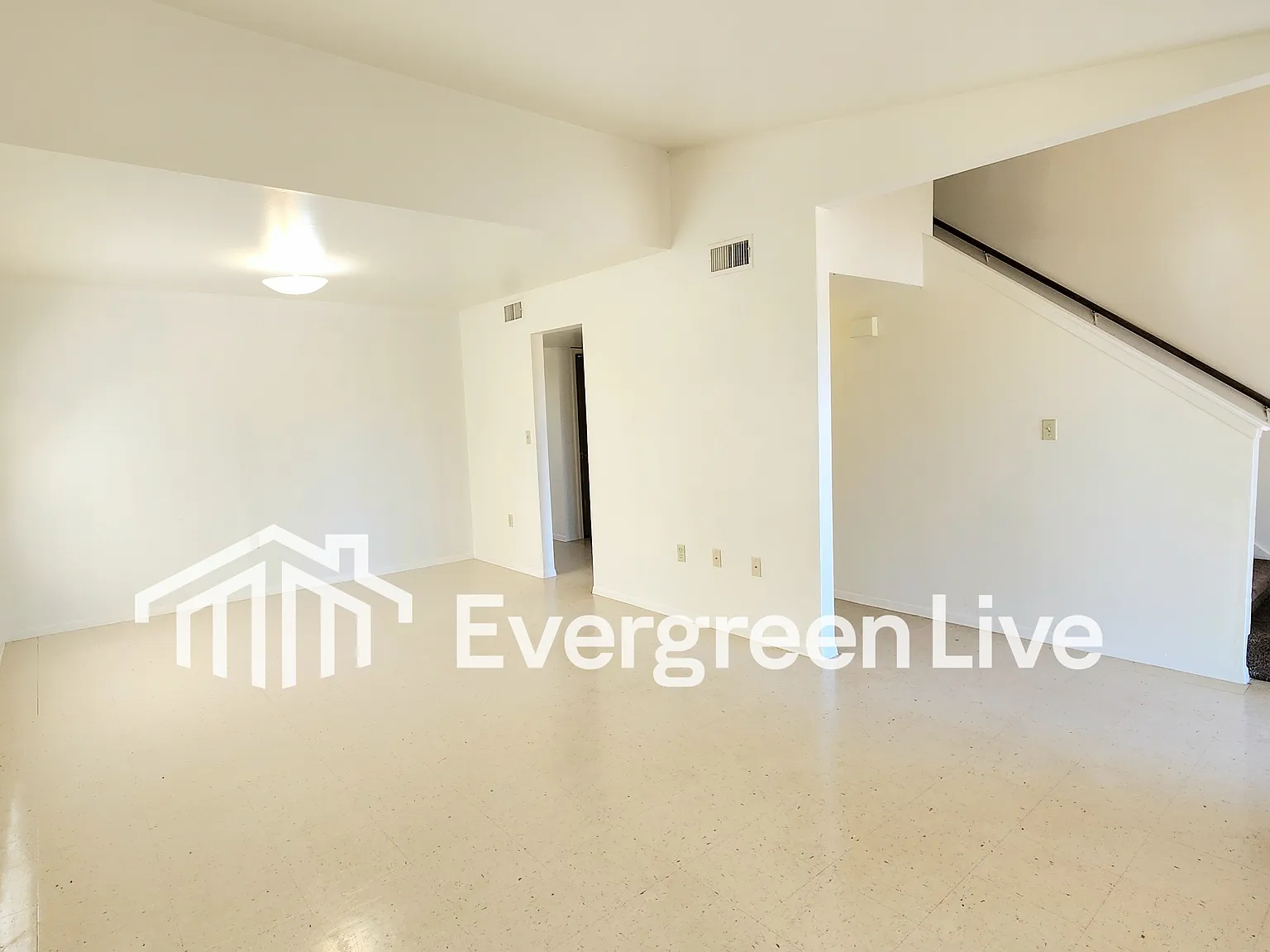 4 bed, 2.5 bath, 1484 sqft, $1,395 — Photo 3