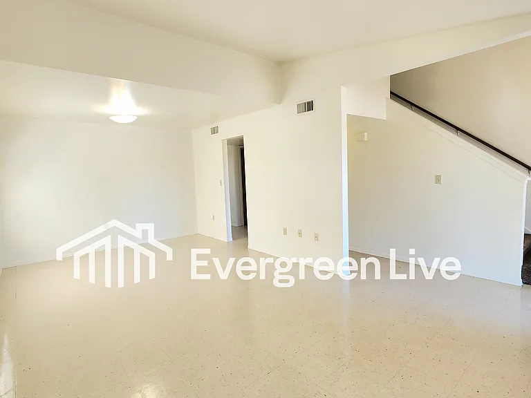 224 Raven Dr — Photo 3