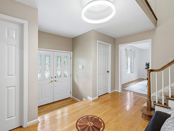 5th image of 9486 Oakhurst Ct