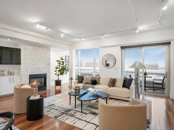 25 Channel Center St #Penthouse 201, Boston, MA 02210
