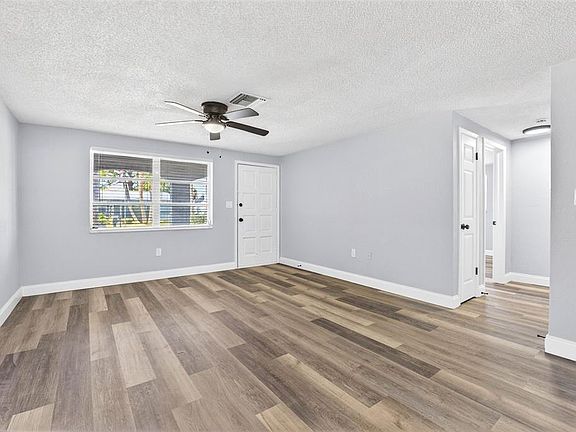 5th image of 10018 Kingswood Ln